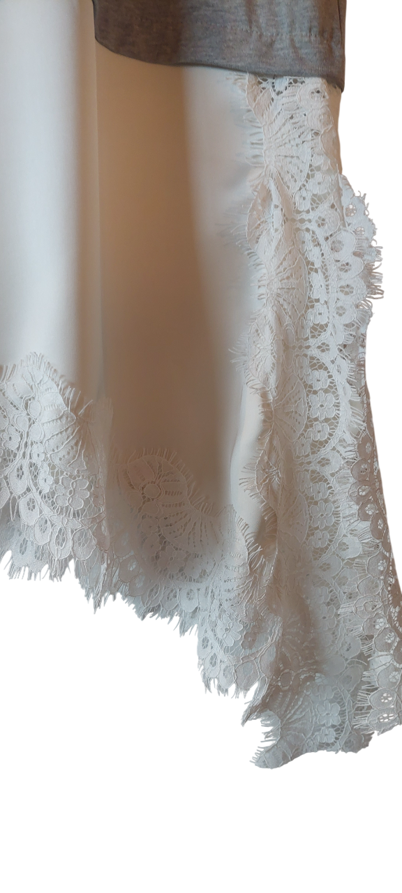 Tee-shirt gris et blanc – Grise & Soie Dentellée blanche