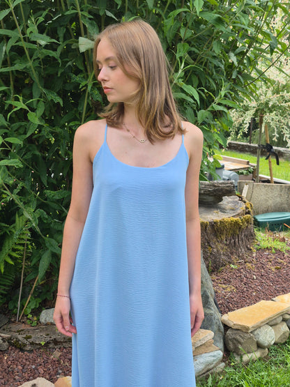 Robe longue fluide à fines bretelles croisées NEW COLLECTION
