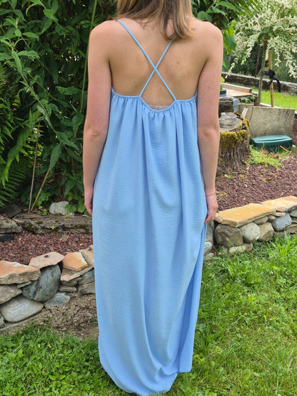Robe longue fluide à fines bretelles croisées NEW COLLECTION
