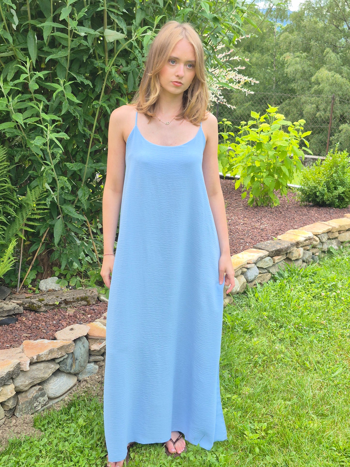 Robe longue fluide à fines bretelles croisées NEW COLLECTION