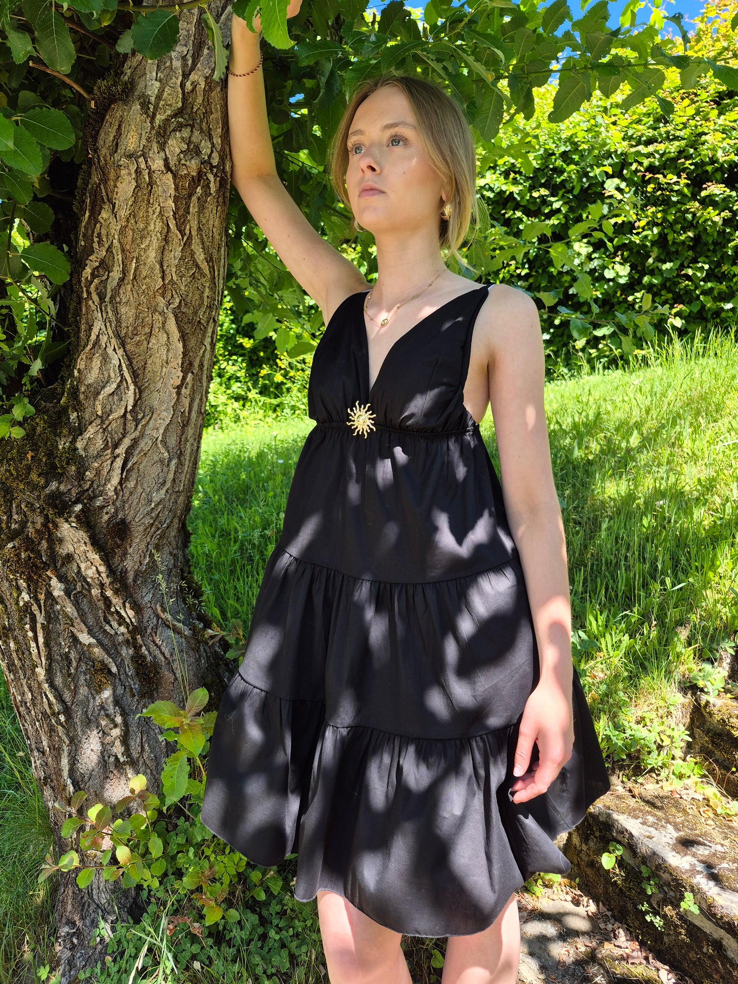 Robe courte avec broche soleil MS STATION