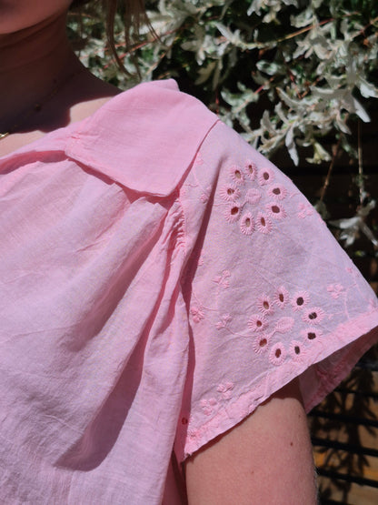 Blouse fluide à col en V et broderies ALLEN & JO