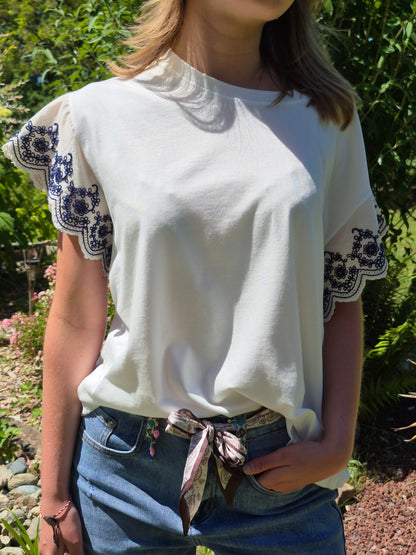 T-shirt blanc manches broderie marine JOHANNA PARIS