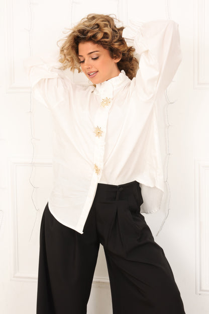 Chemise blanche col plissé avec broches soleil