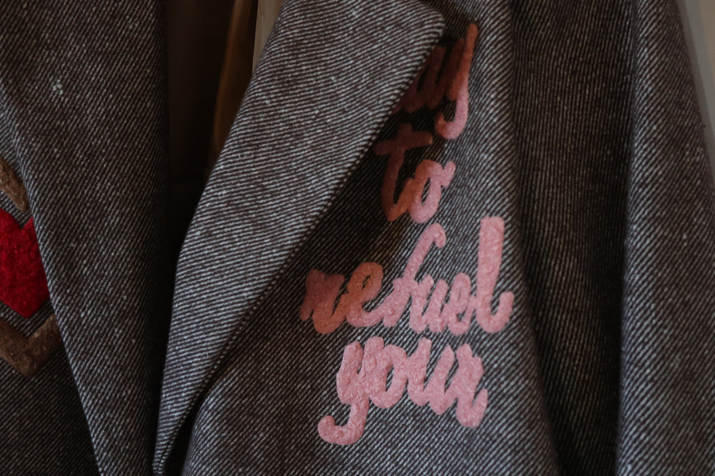 Veste KEZY inscriptions brodées