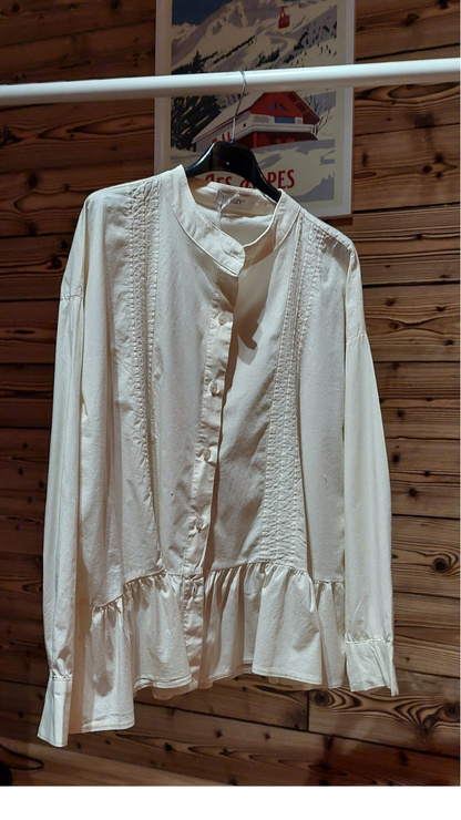 Chemise KEZY bas Volanté - détails brodés et col mao