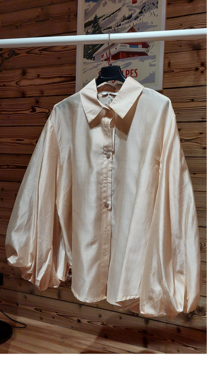 Chemise manches bouffantes KEZY - Éclat Satiné & Transparence Subtile — Sold out en 48h !