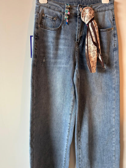Jean Wide Leg – Détails Foulard & Bijoux