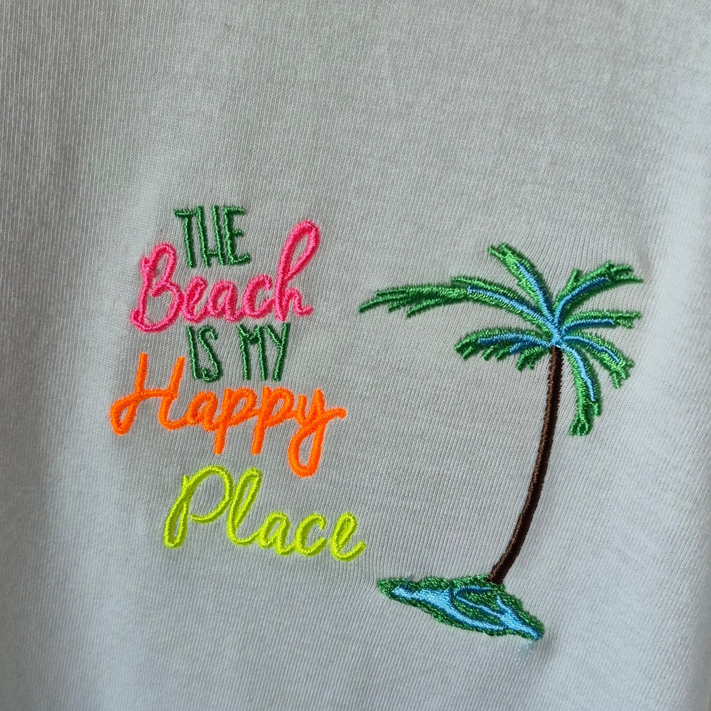 T-shirt "Happy Place" – Coton Doux & Broderie Estivale